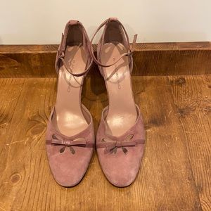 Bandley no Mas suede heels with bow